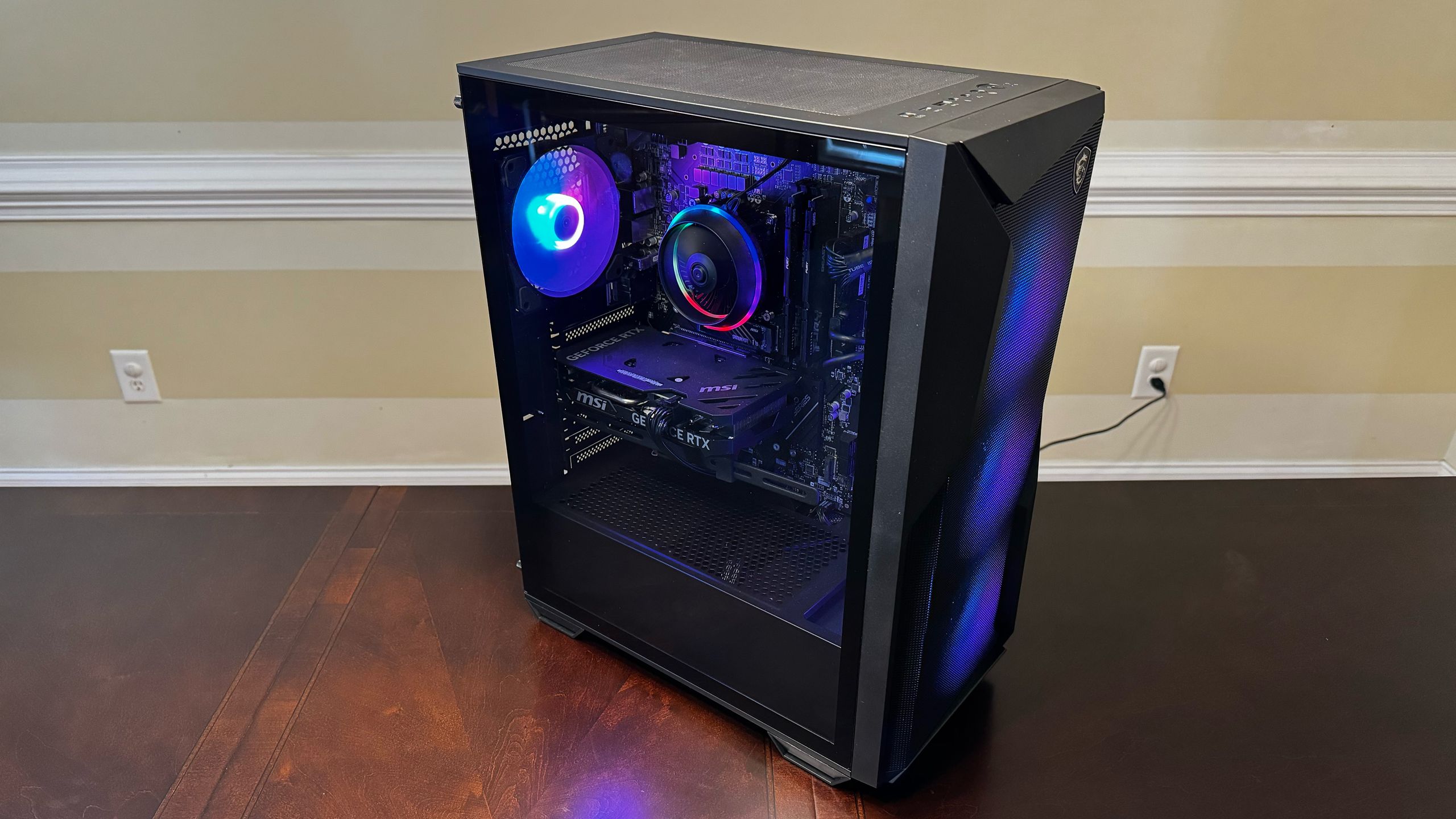 Gaming PC giảm giá: Từ RTX 5060 đến 9800X3D máy bộ