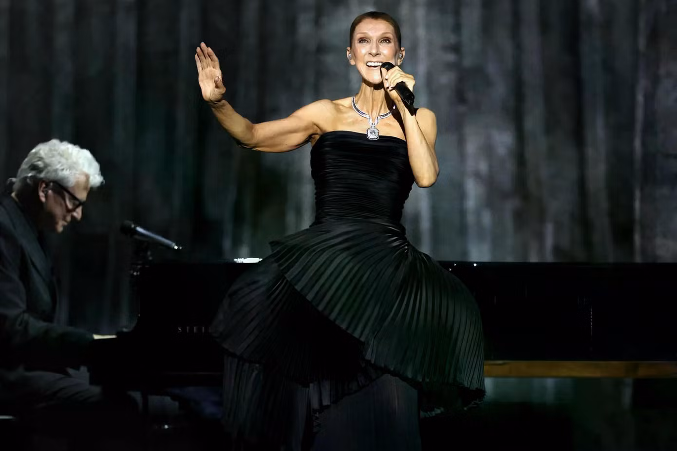 Céline Dion trở lại Paris: đêm mở màn residency 16 đêm đầy nước mắt và tiếng hát