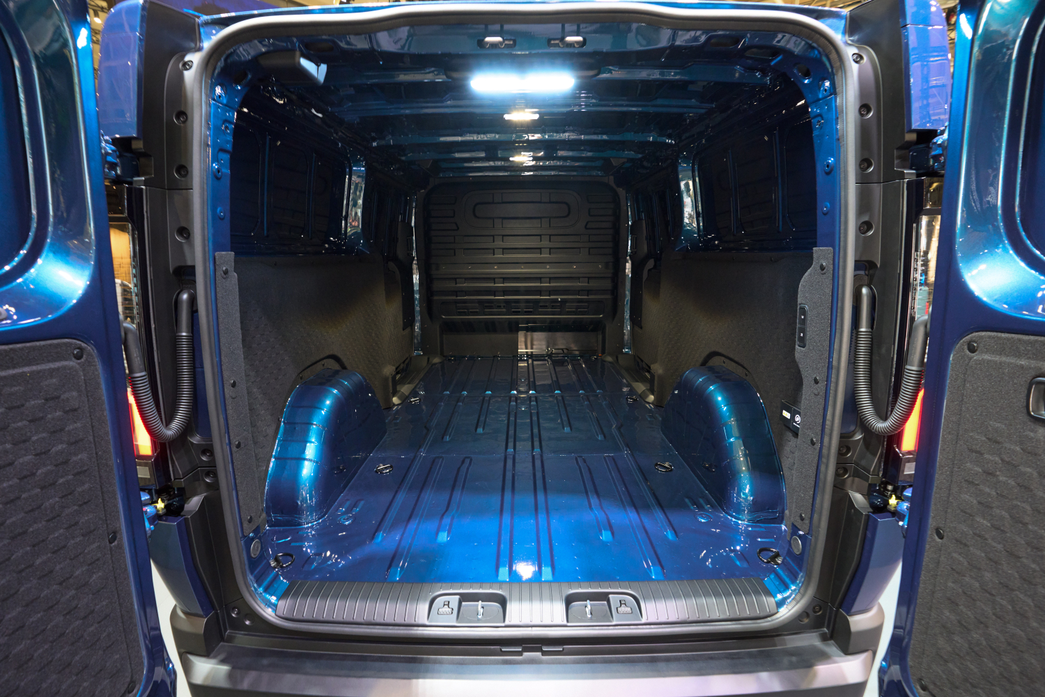 Kia PV7 van điện: Cú hích mới cho vận tải thương mại Việt?