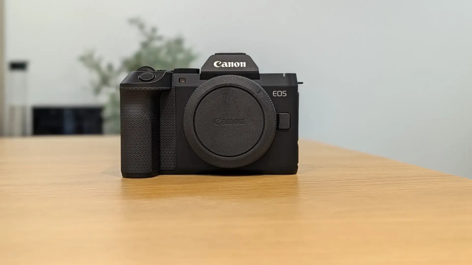 Canon EOS R8 Mark II: full-frame compact cho người mê du lịch và hybrid