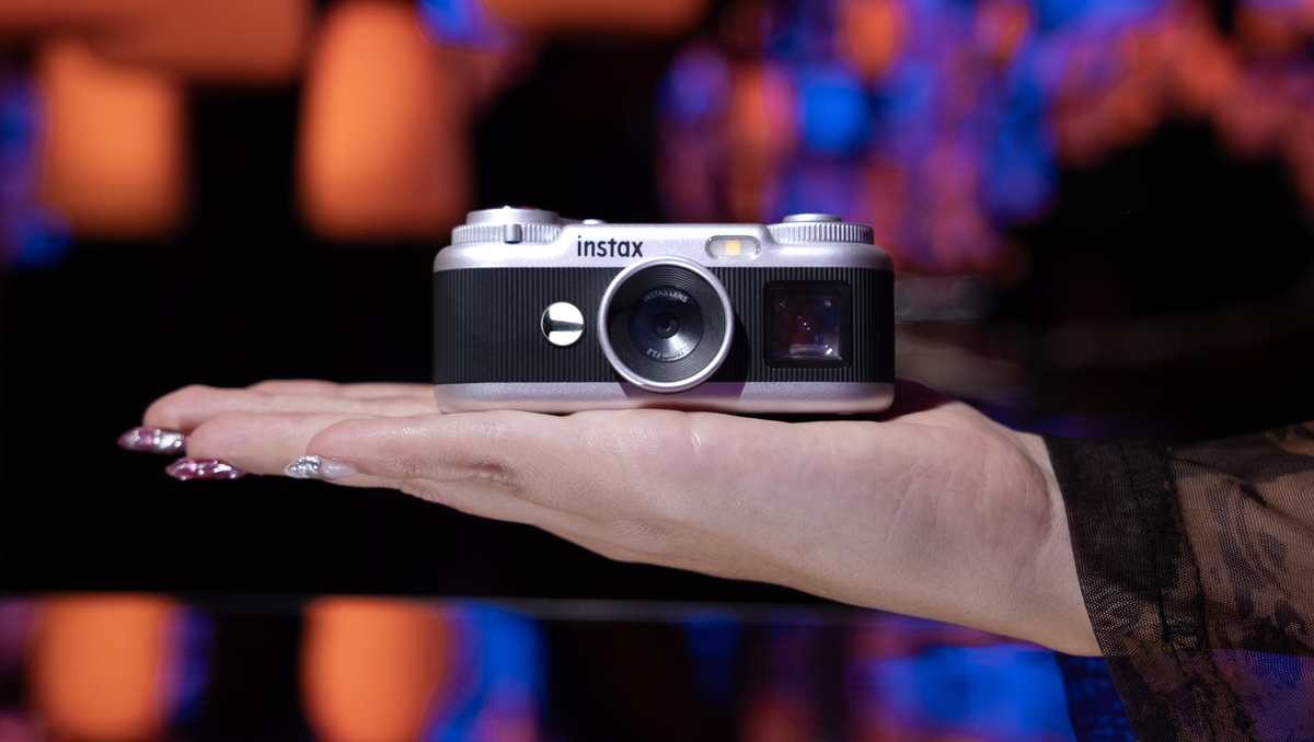 Máy Ảnh Lấy Liền Giá Rẻ Dưới 100 USD: Instax Mini 12 và Các Lựa Chọn Thay Thế