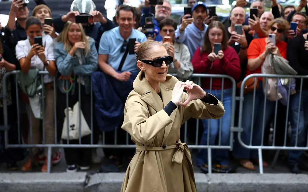 Celine Dion khóc trên sân khấu Paris: sự trở lại của một phượng hoàng nhạc pop