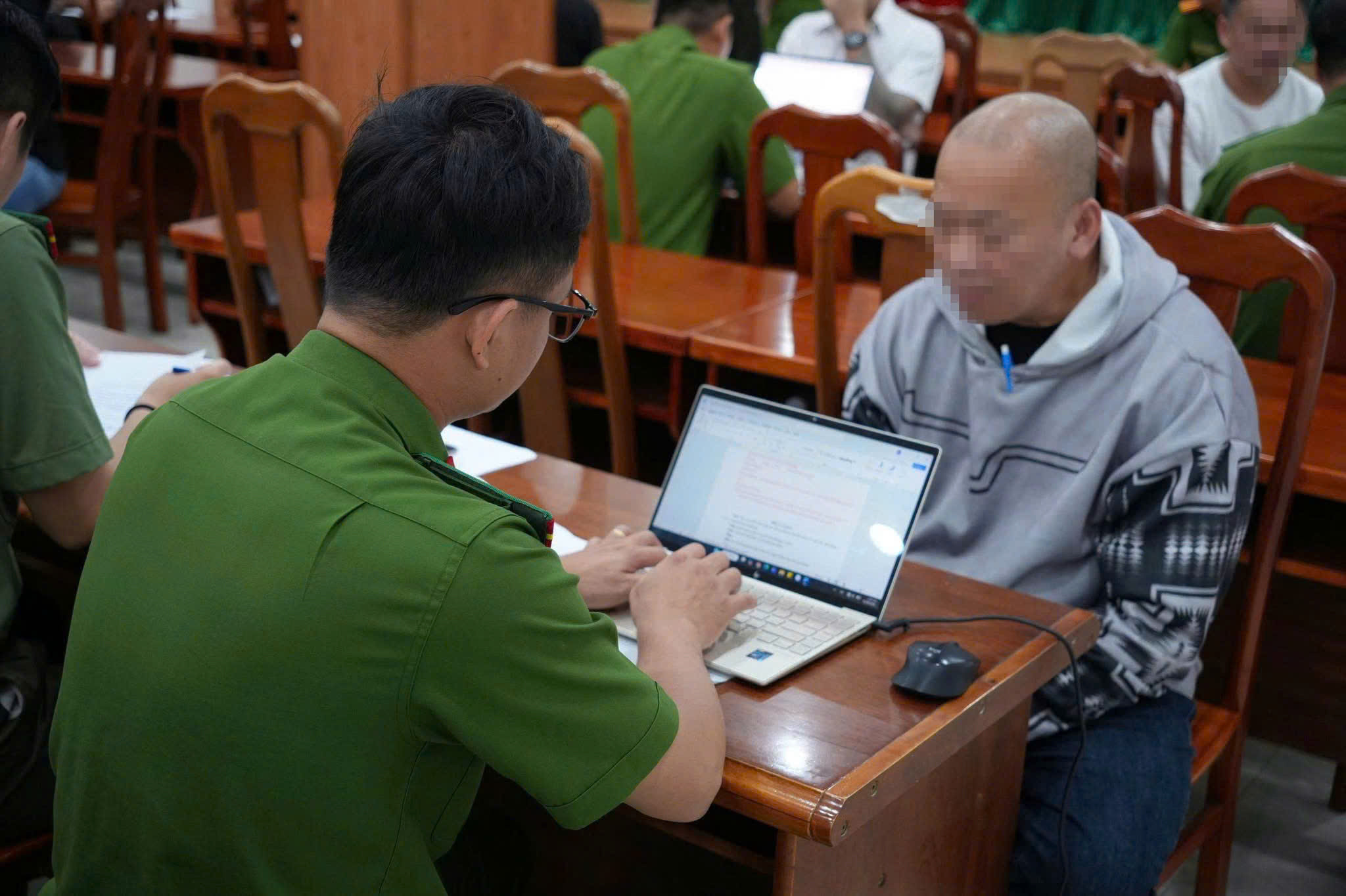 Hơn 150 công dân Việt Nam bị Mỹ trục xuất: thử thách tái hòa nhập và trách nhiệm chính sách