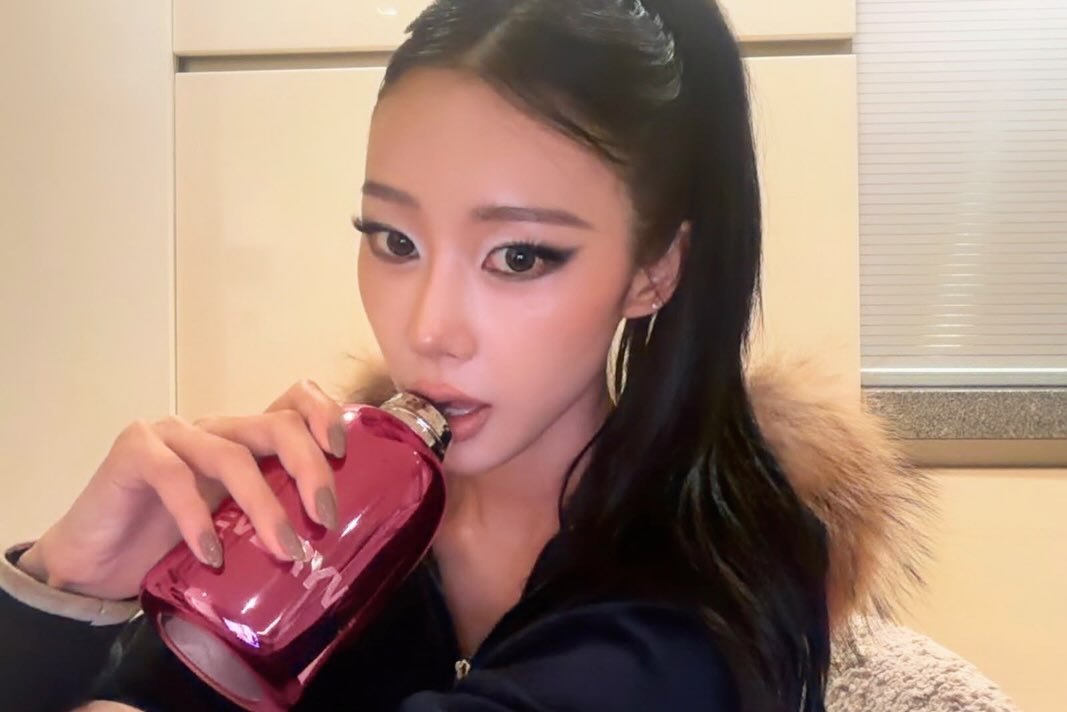 Khi clean girl aesthetic hết hạn: thời của trang điểm bộc lộ cá tính