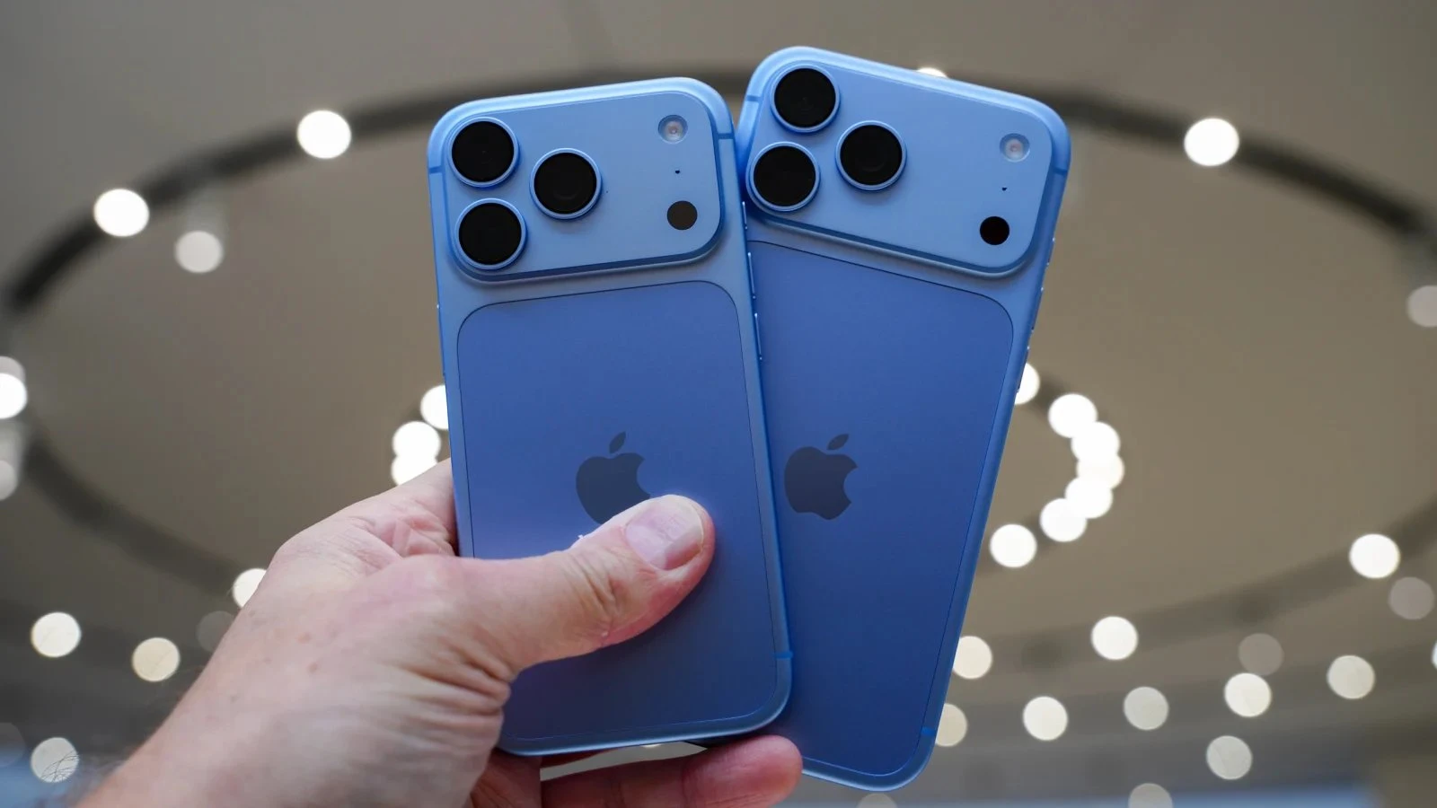 iPhone 18 Pro Max lập kỷ lục 300.000 đơn cọc: nghịch lý sức mua