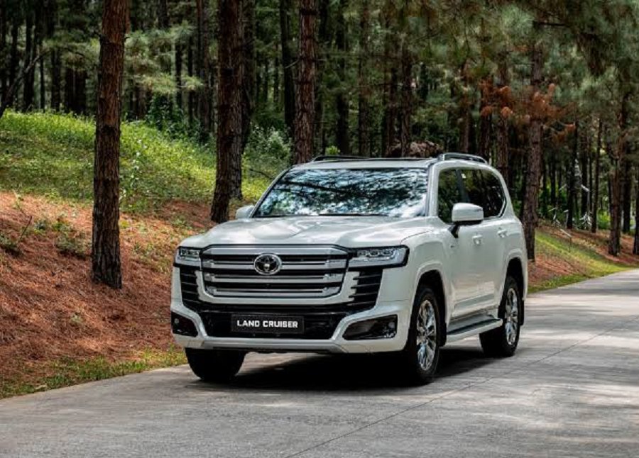 Toyota Land Cruiser 300 HEV: Hybrid V6 457 mã lực và cuộc chơi SUV cao cấp