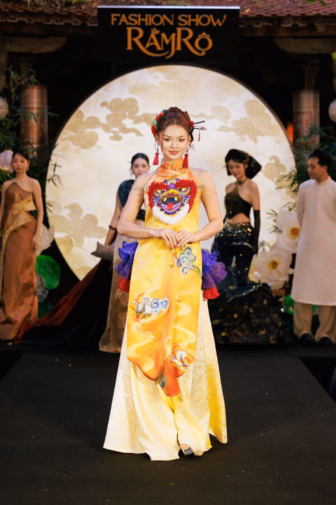 Fashion Show Rằm Rộ: Trung thu Việt trên sàn diễn phố cổ