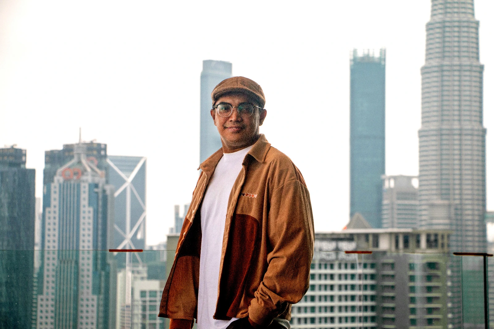Dari Pentas ke Label: Ezad Lazim dan Strategi Baharu Artis Veteran
