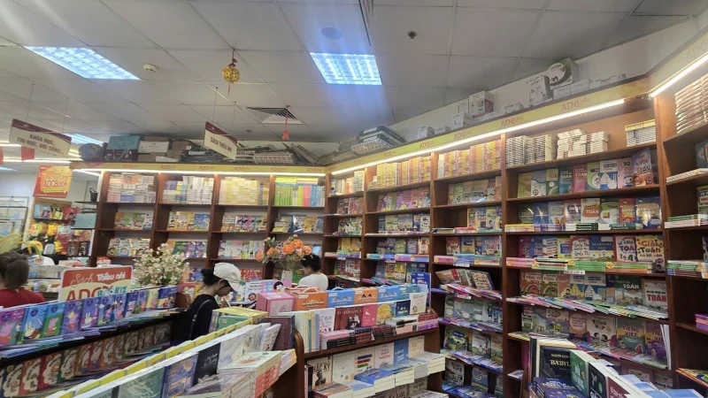 Thiếu sách giáo khoa: Từ lỗi dự báo đến bài toán xóa độc quyền