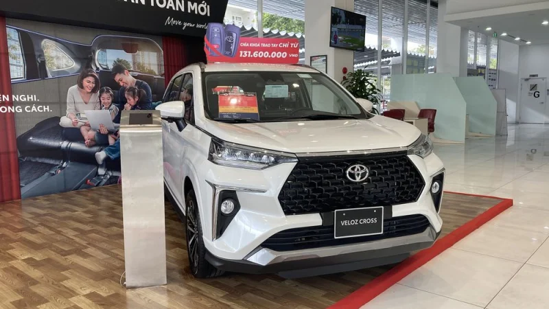 Toyota Veloz Cross giảm gần 100 triệu: có nên xuống tiền?