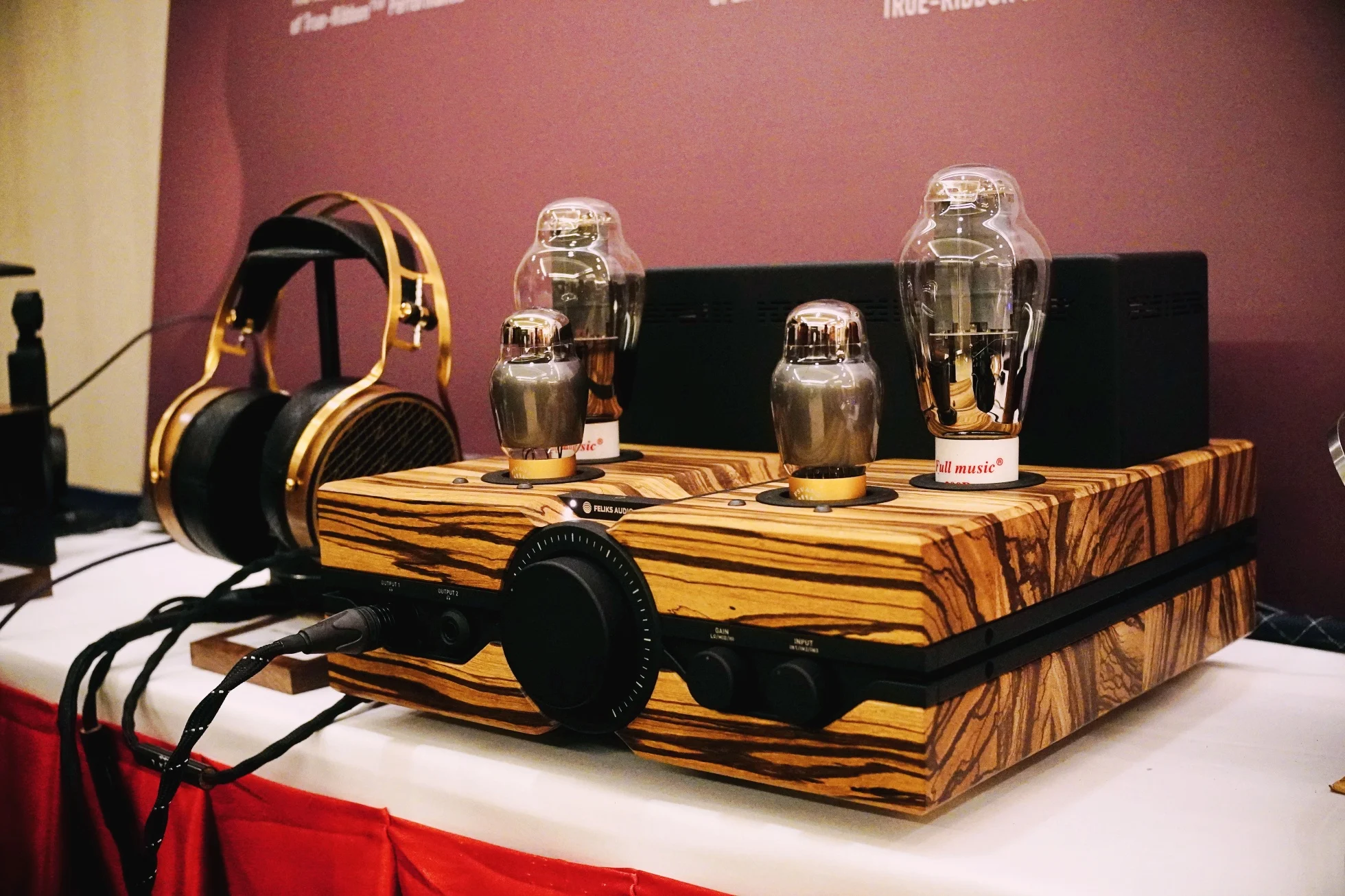 Feliks Audio Envy Zebrano và đối thủ Anh: ampli tai nghe 300B nào cho endgame?