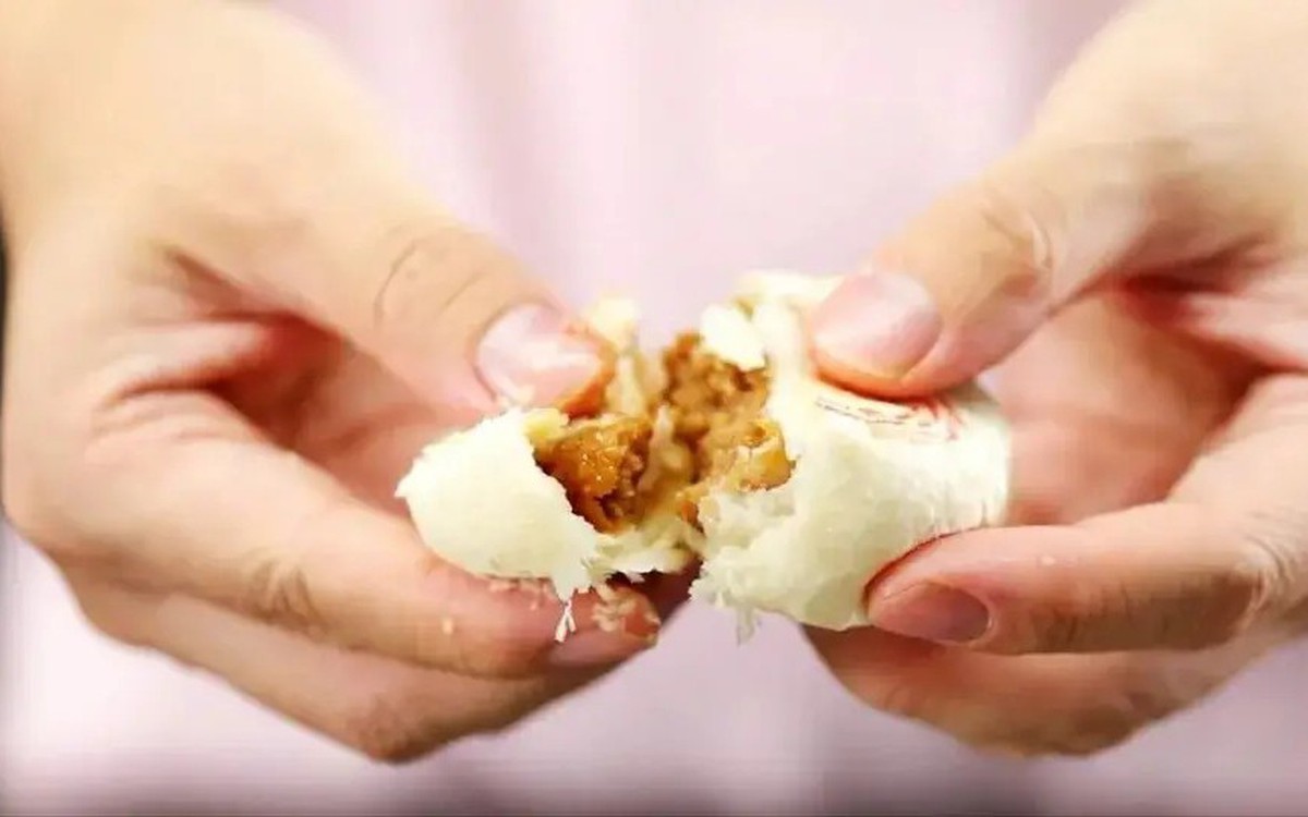 Bánh Trung thu làm tại nhà: vỏ giòn tan, nhân thịt mềm mọng