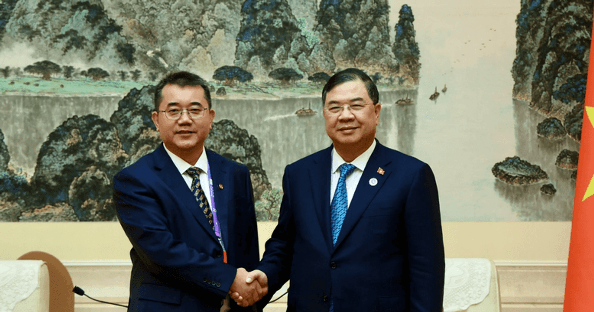 Ba tập đoàn Trung Quốc nhắm đường sắt và năng lượng xanh tại Việt Nam
