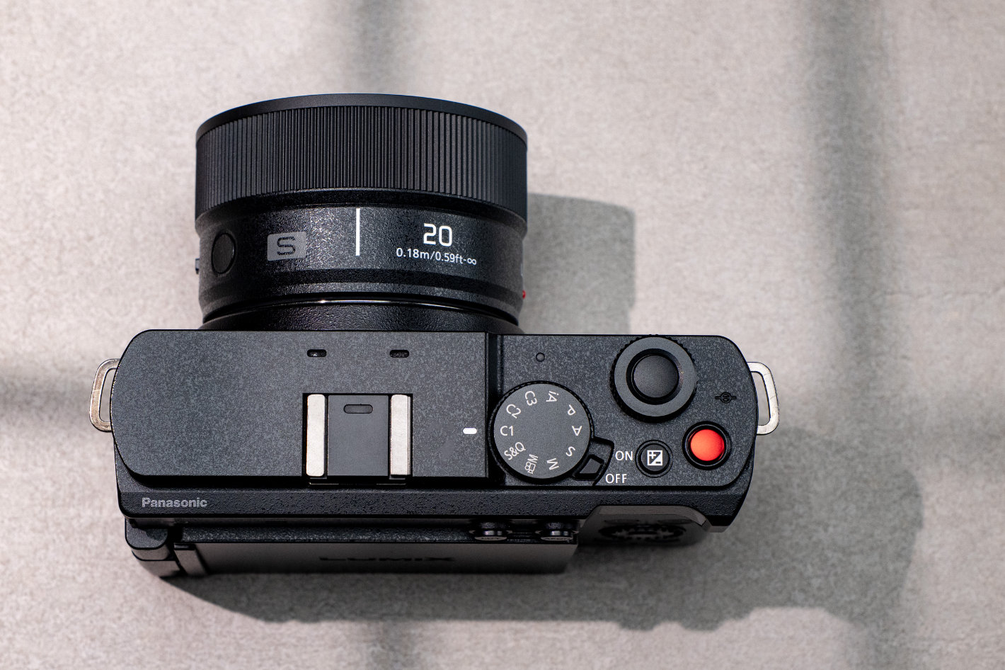 Panasonic Lumix S 20mm f/2.5: Ống kính ultra-wide nhỏ gọn cho video full-frame