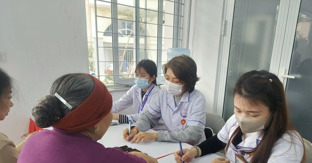 RSV ở người cao tuổi có bệnh nền: tiêm chủng không còn là lựa chọn