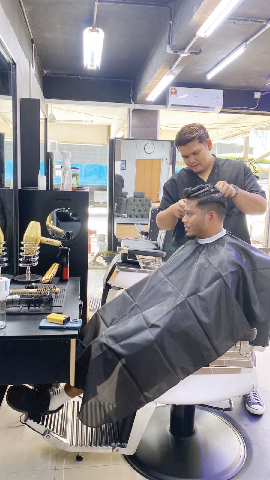Dari Seni Rambut ke Pendapatan Lima Angka: Kisah Allif