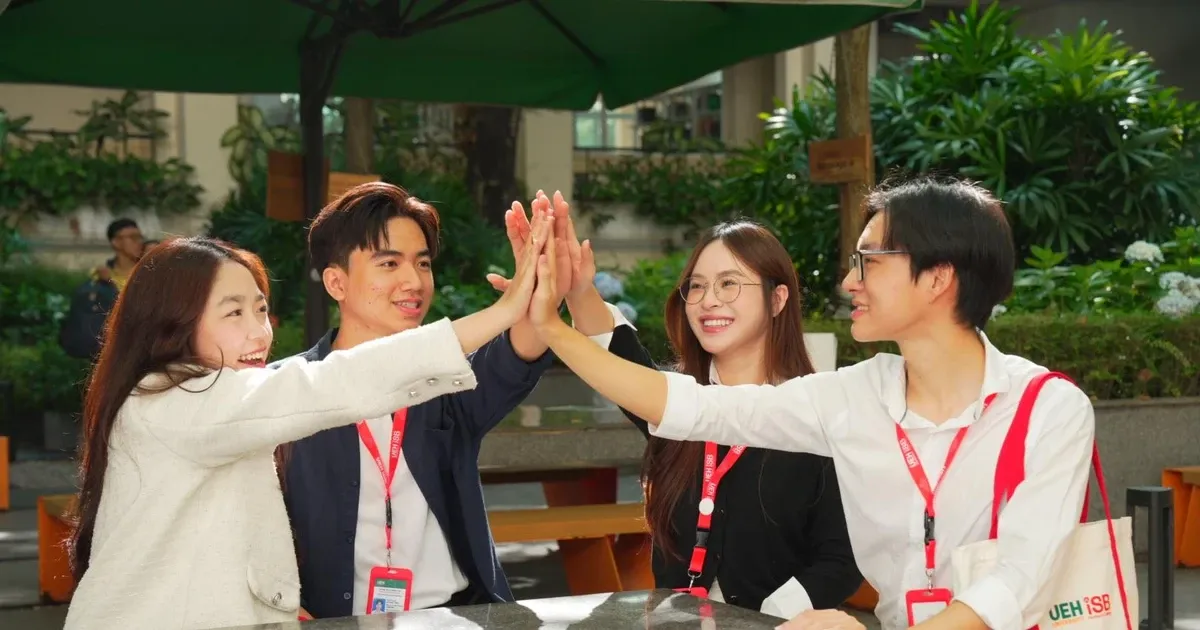 Chứng chỉ kế toán và MBA tích hợp AI: Lựa chọn chiến lược cho chuyên gia tài chính