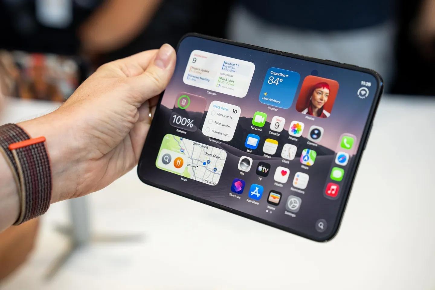 iPhone Duo hỗ trợ Apple Pencil: điện thoại gập hay iPad mini thu nhỏ?