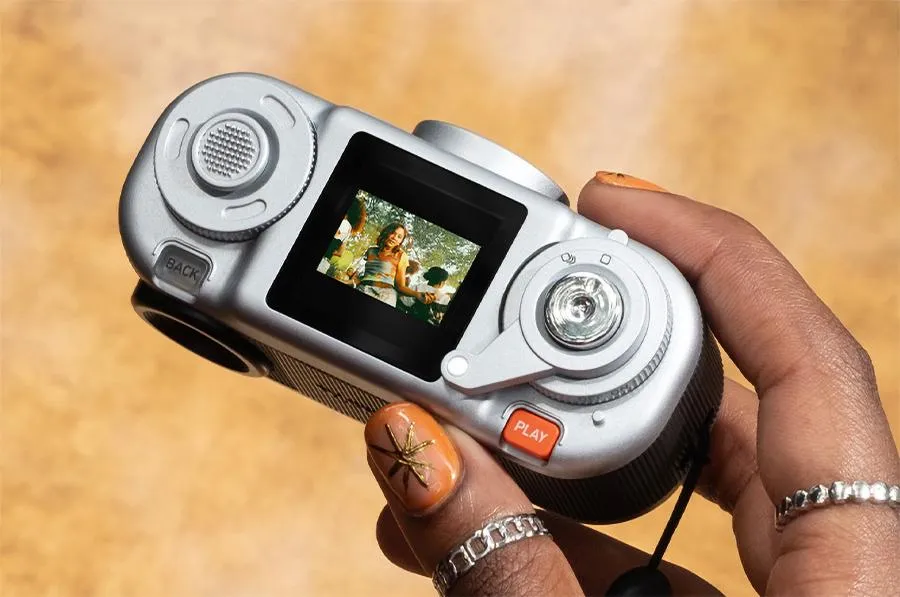 Instax Pal 2: máy ảnh số retro giả lập film cho Gen Z
