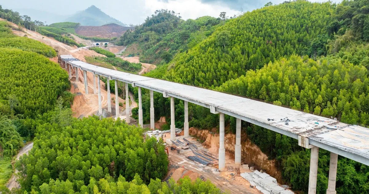 Thi công cao tốc Tây Nguyên mùa mưa: Đặt cược vào tốc độ hay an toàn?