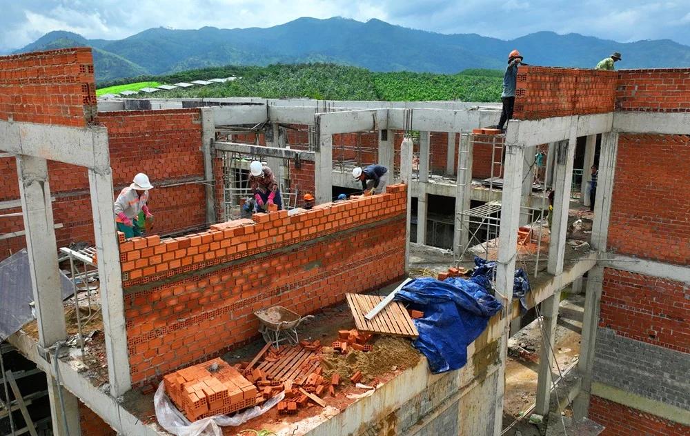 Những ngôi trường nội trú vùng biên và bước tiến công bằng giáo dục