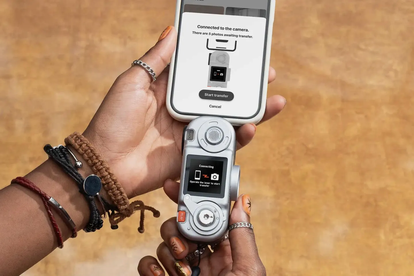 Instax Pal 2: máy ảnh số retro giả lập film cho Gen Z