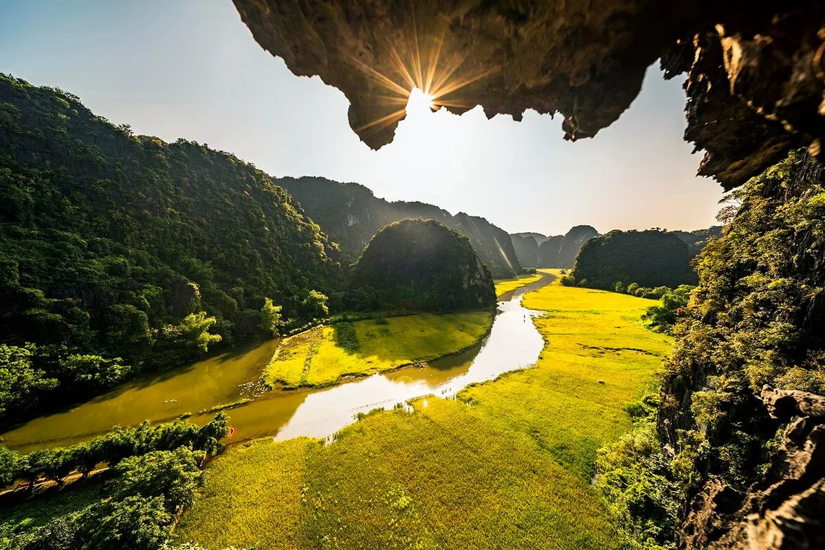 Khi Ninh Bình trở thành nhân vật chính trong MV mới của Phương Mỹ Chi