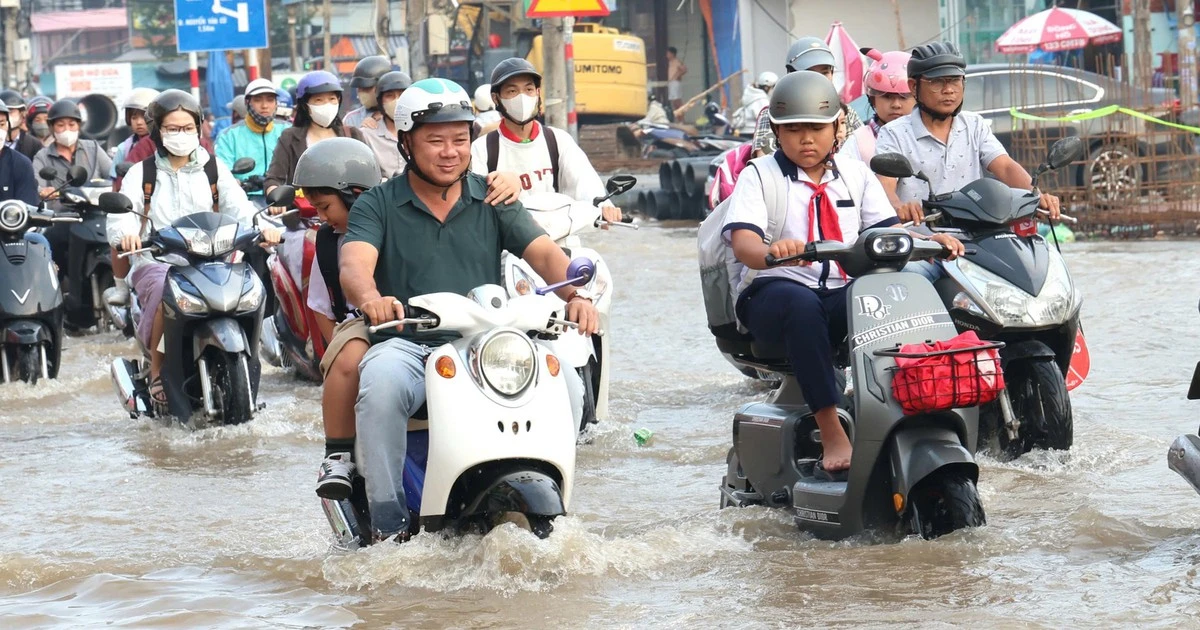 Khi triều cường tràn vào lớp học: Trường học đang ứng phó ra sao?