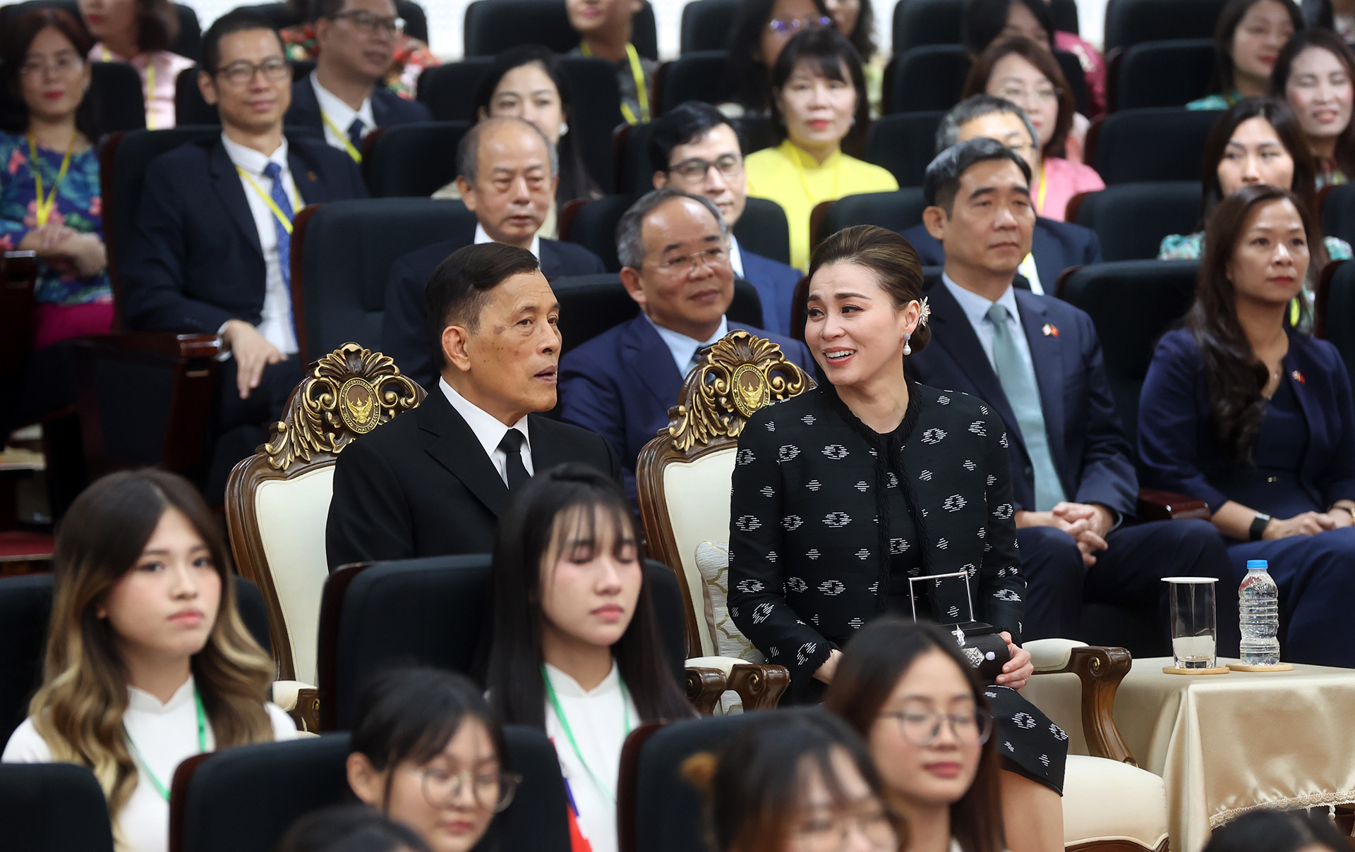 Nhà vua Thái Lan thăm Đại học Hà Nội: Khi ngoại giao đi qua lớp học