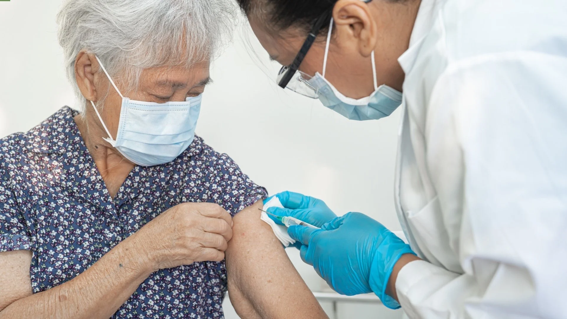 Người cao tuổi có bệnh nền: Lá chắn kép chống nhiễm trùng hô hấp