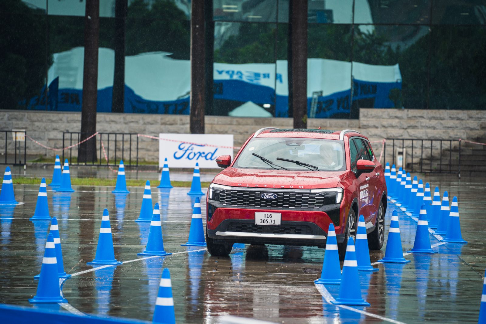 Ưu đãi Ford tháng 9: Territory, Everest, Transit có đáng xuống tiền?