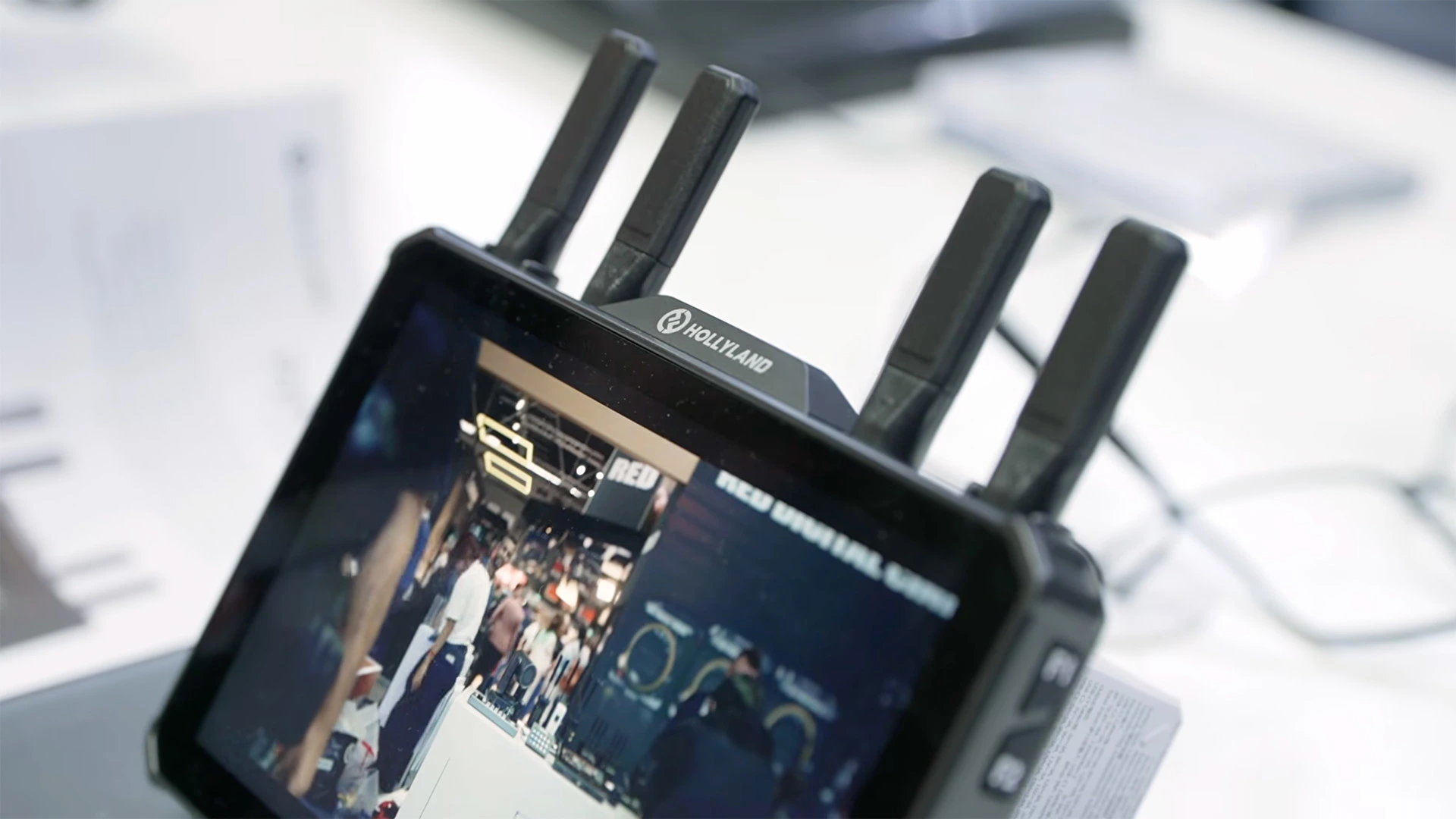 Review Hollyland Pyro 7 Ultra: Màn hình giám sát wireless 4K60 cho ekip quay phim chuyên nghiệp