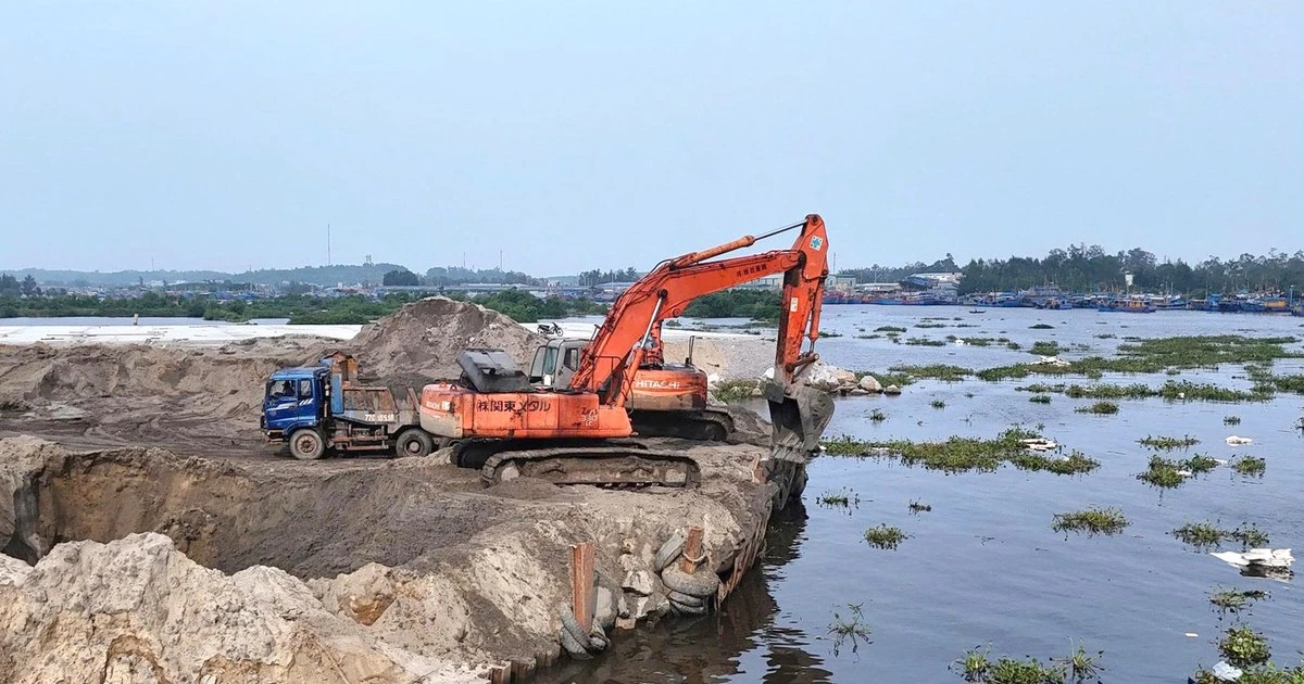 Cảng cá Tịnh Hòa Quảng Ngãi: Tắc ở giải phóng mặt bằng, nghẽn cả lợi ích ngư dân