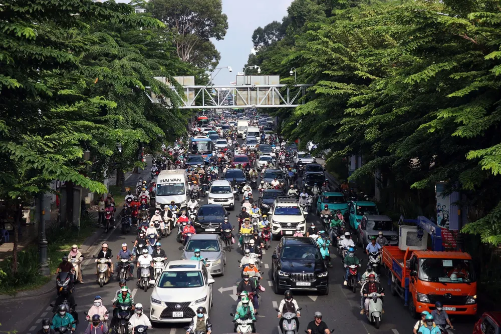 Tuyến metro số 2 TP.HCM gây tắc nghẽn: chấp nhận hi sinh hay phải chỉnh lại cách thi công?