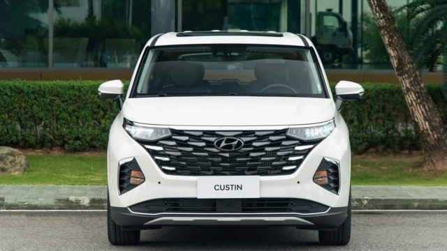 Hyundai Custin nâng cấp giữa vòng đời: khác biệt đủ lớn để chờ đợi?