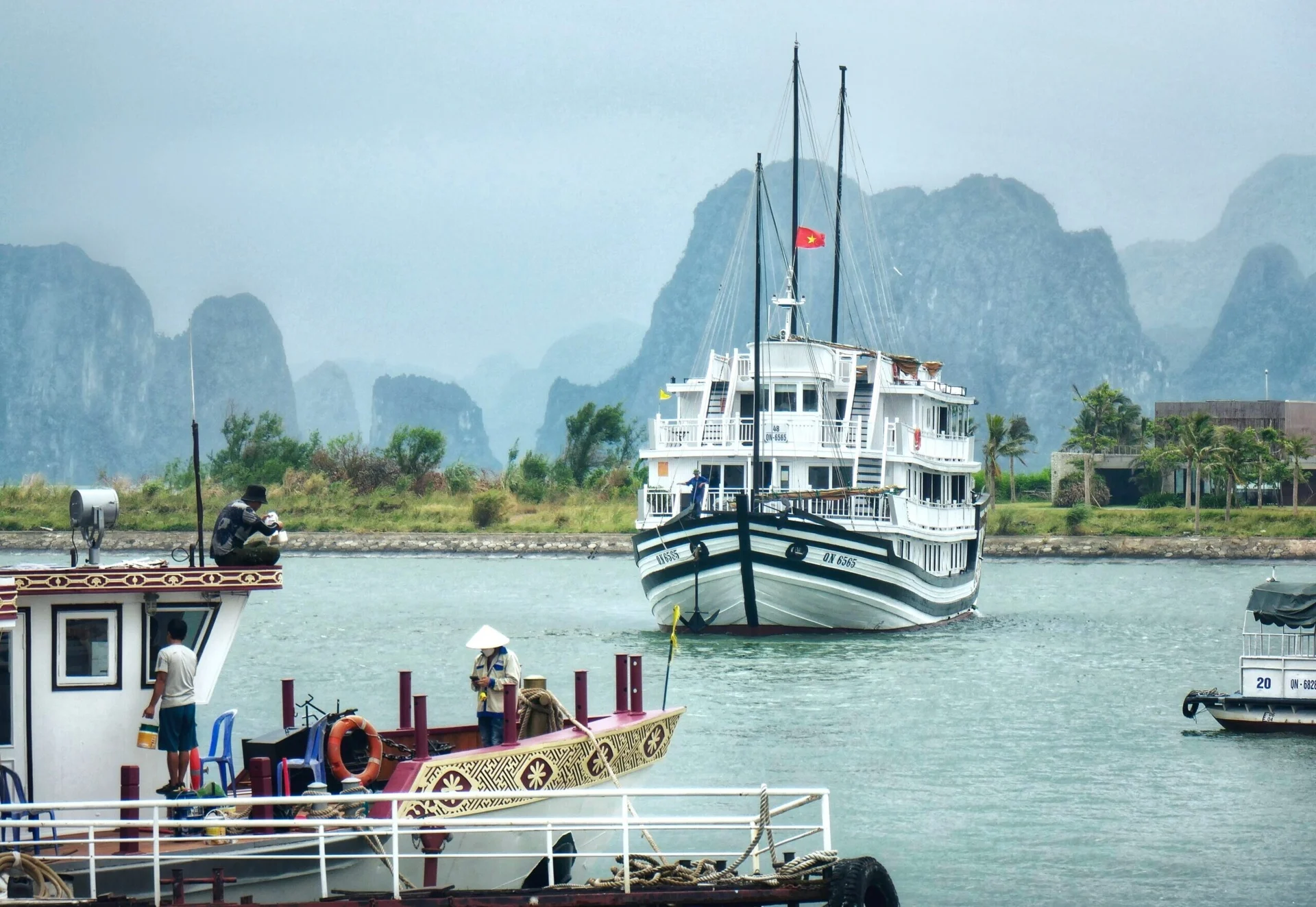 Rác nhựa đại dương: Thuế vô hình đè lên ngư dân và khoa học nói gì