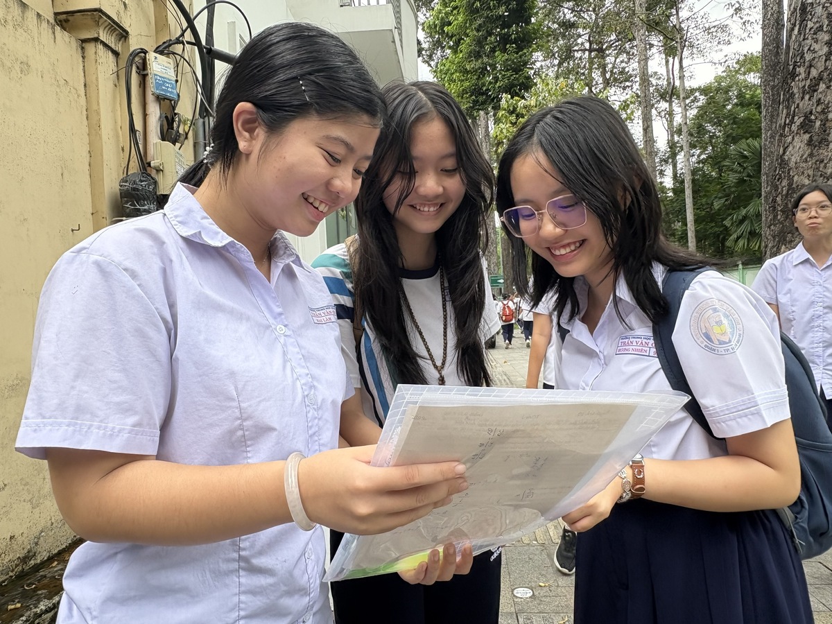 Những khoản phí trường công TP.HCM: phụ huynh cần hiểu rõ