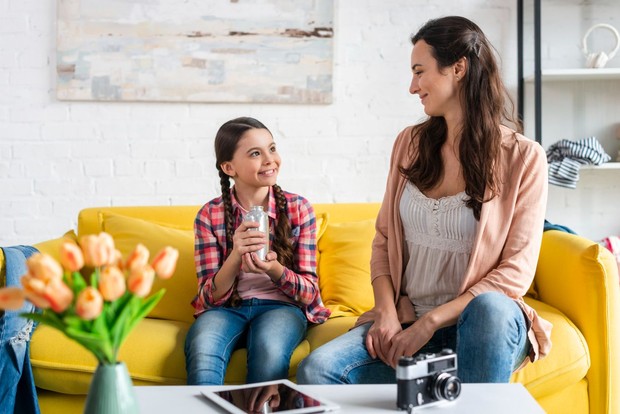 Từ nắm chặt đến buông tay: Dạy con tự giác ngay trong gia đình