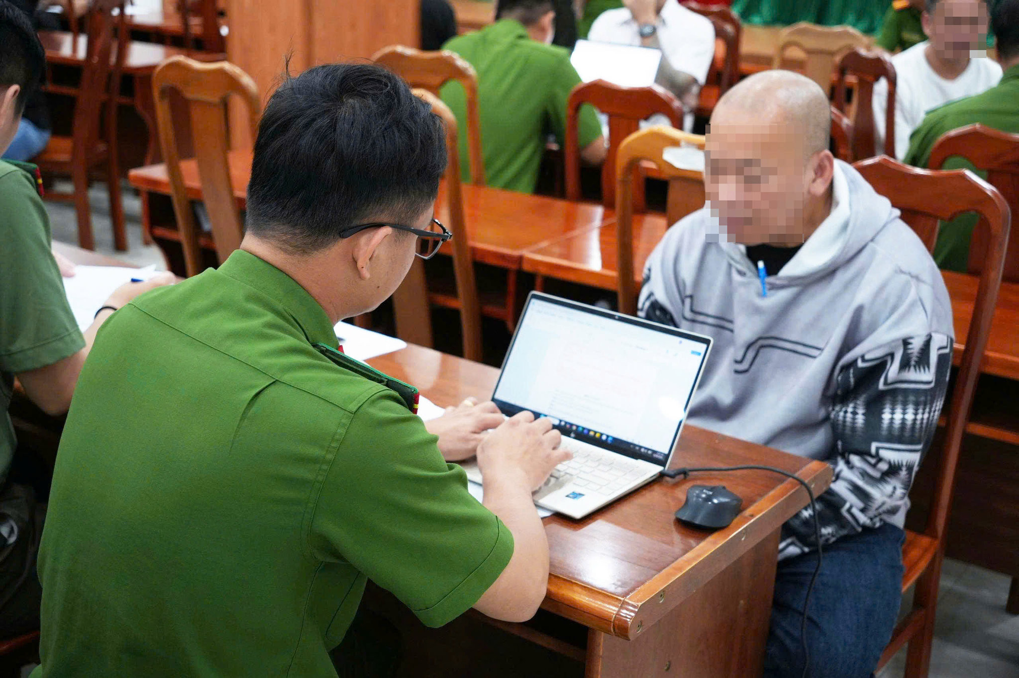 Hơn 150 công dân Việt Nam bị Mỹ trục xuất: thử thách tái hòa nhập và trách nhiệm chính sách