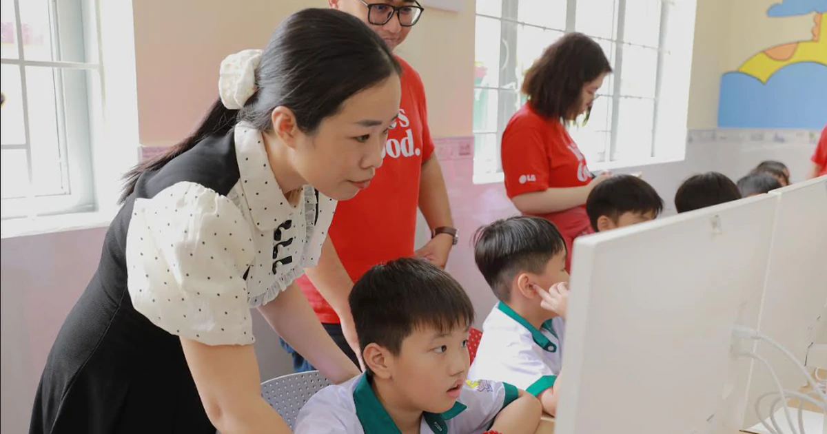 Các chương trình giáo dục của Big Tech: tablet vào lớp học, năng lực số vào cộng đồng