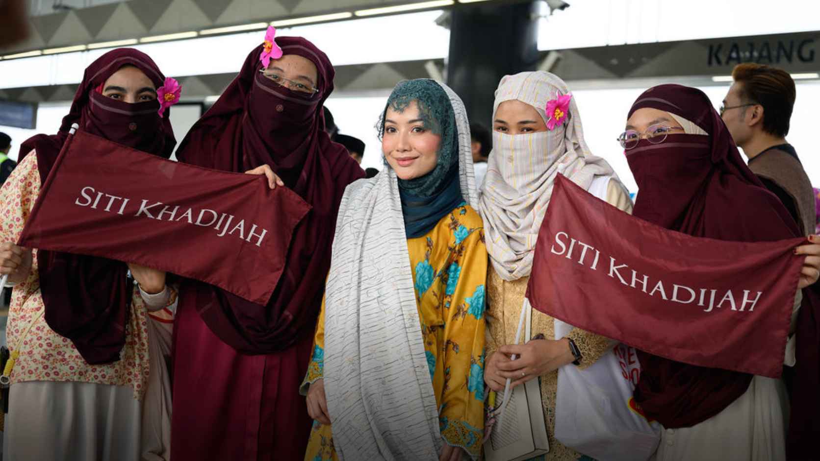 Dari Kain Sarung Rumah Ke Pernyataan Gaya Kontemporari