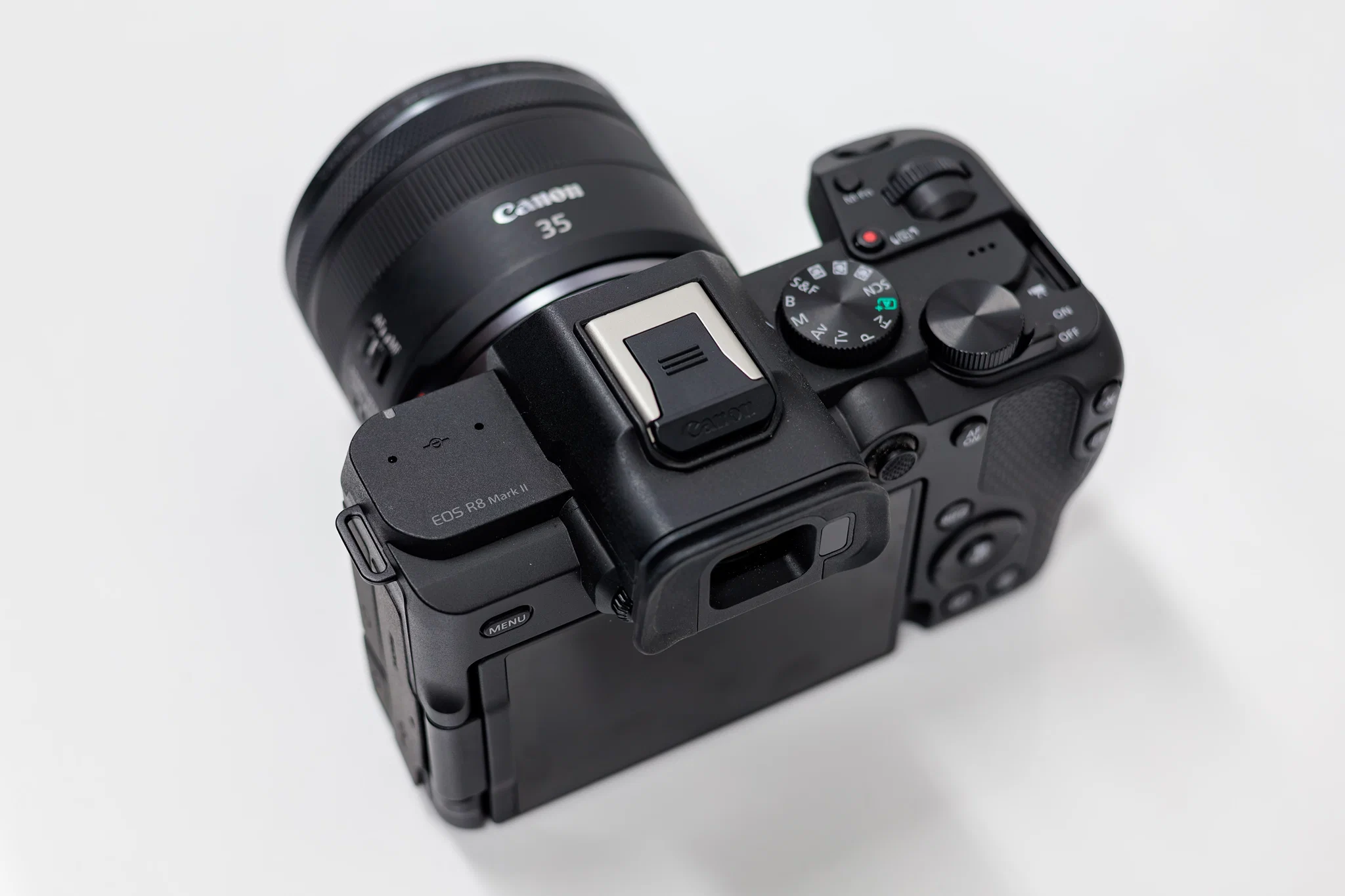 Canon EOS R8 Mark II: Những nâng cấp có đáng để đổi từ R8?