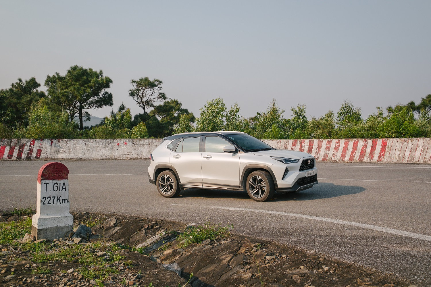 Xe hybrid tự sạc: xanh hơn nhưng có thật sự rẻ mùa mưa lũ?