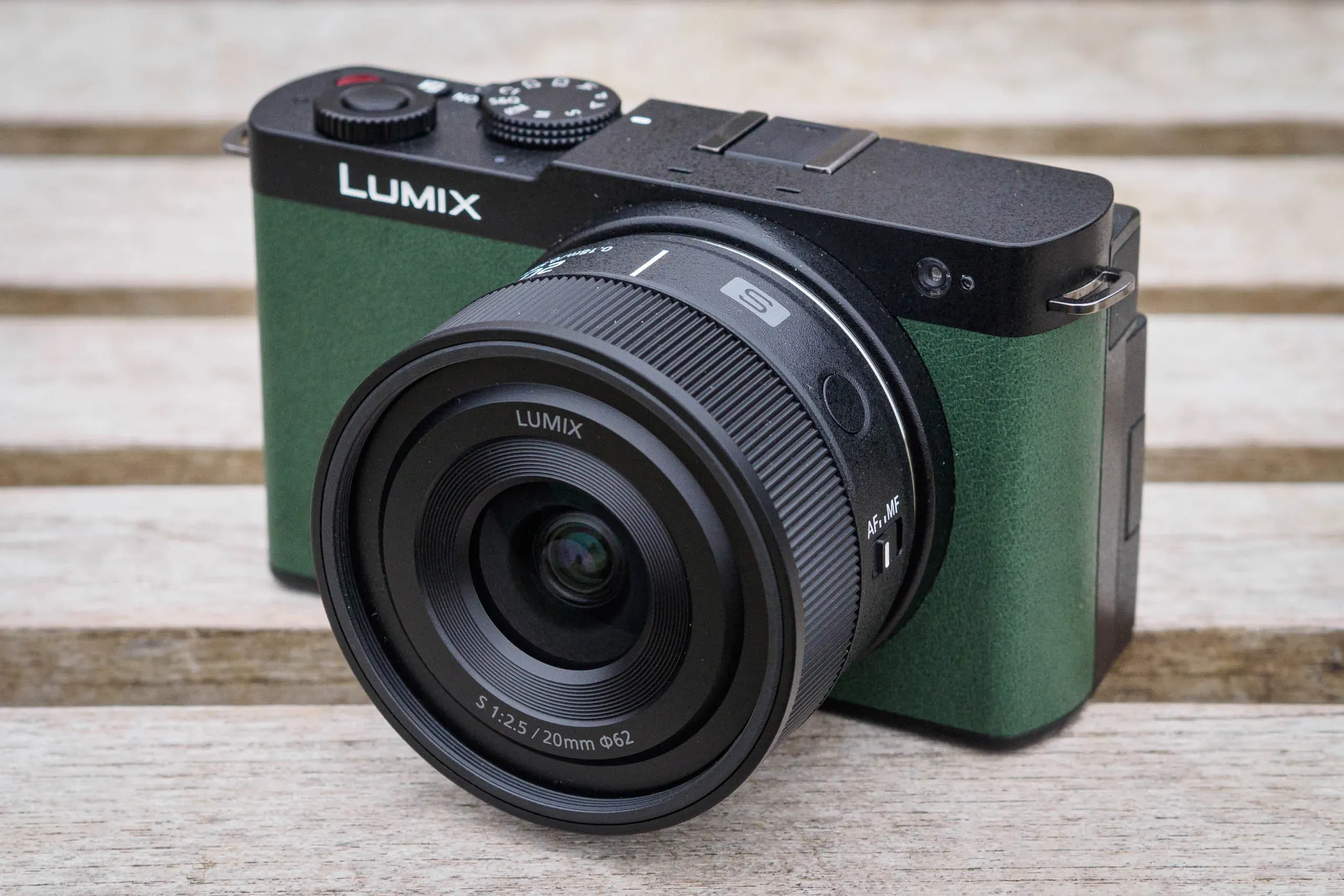 Panasonic Lumix S 20mm f/2.5: Ống kính ultra-wide nhỏ gọn cho video full-frame