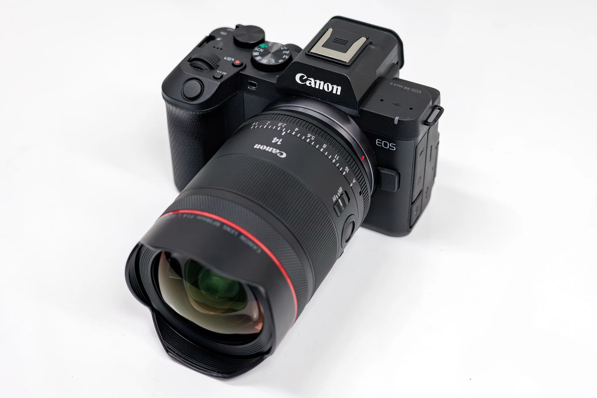 Canon EOS R8 Mark II: IBIS 5 trục và 40 fps đổi cuộc chơi entry-level