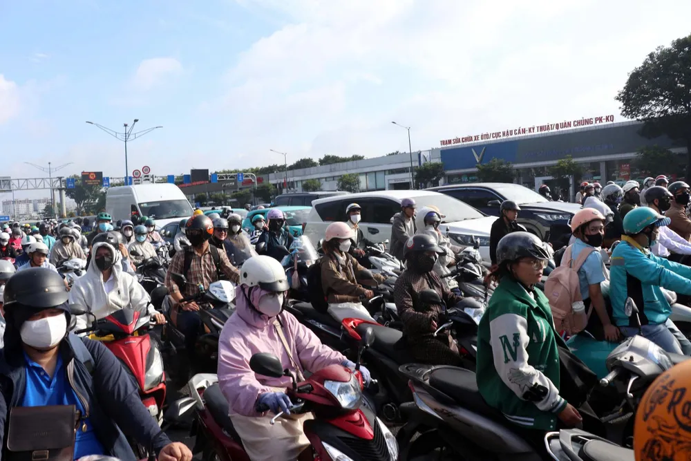 Tuyến metro số 2 TP.HCM gây tắc nghẽn: chấp nhận hi sinh hay phải chỉnh lại cách thi công?