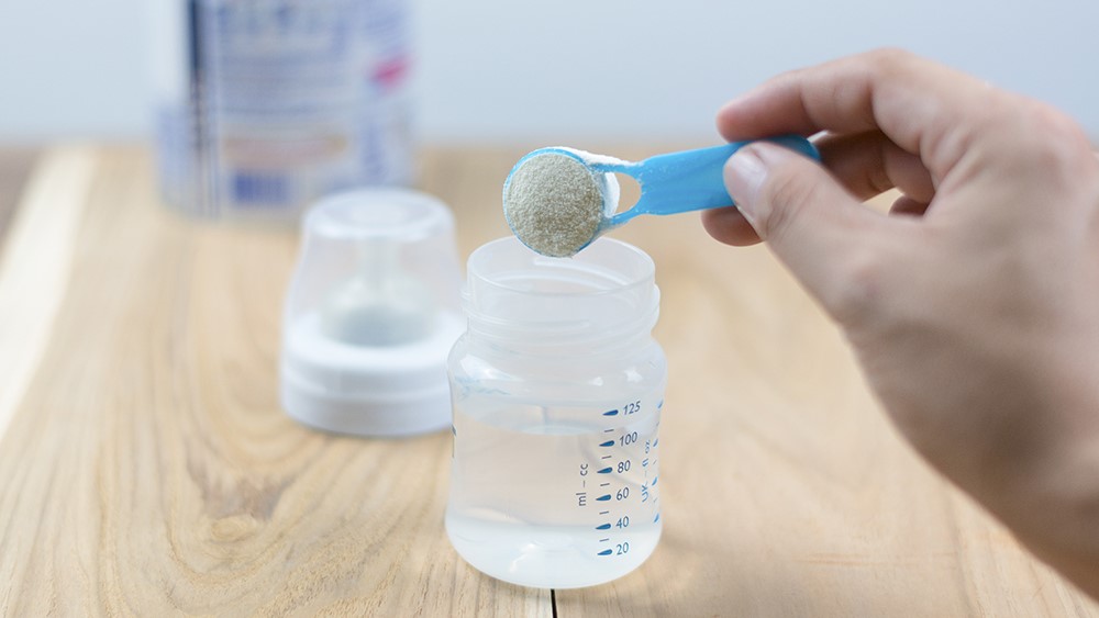 Chọn sữa công thức êm bụng cho trẻ tiêu hóa kém