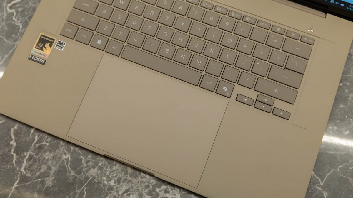 ASUS Zenbook A16: Laptop 16 inch siêu nhẹ có đáng tiền?