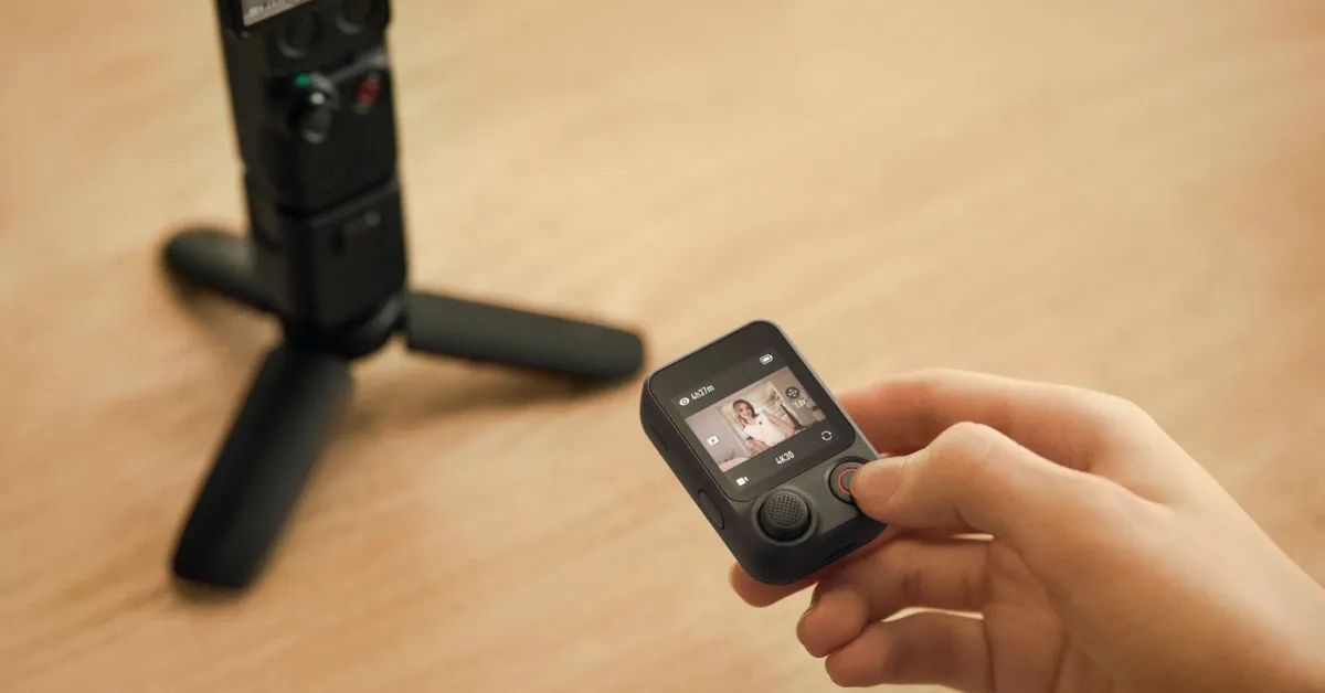 DJI Osmo Pocket 4P trắng ngọc trai và FrameTap: khi gimbal compact trở thành phụ kiện thời trang