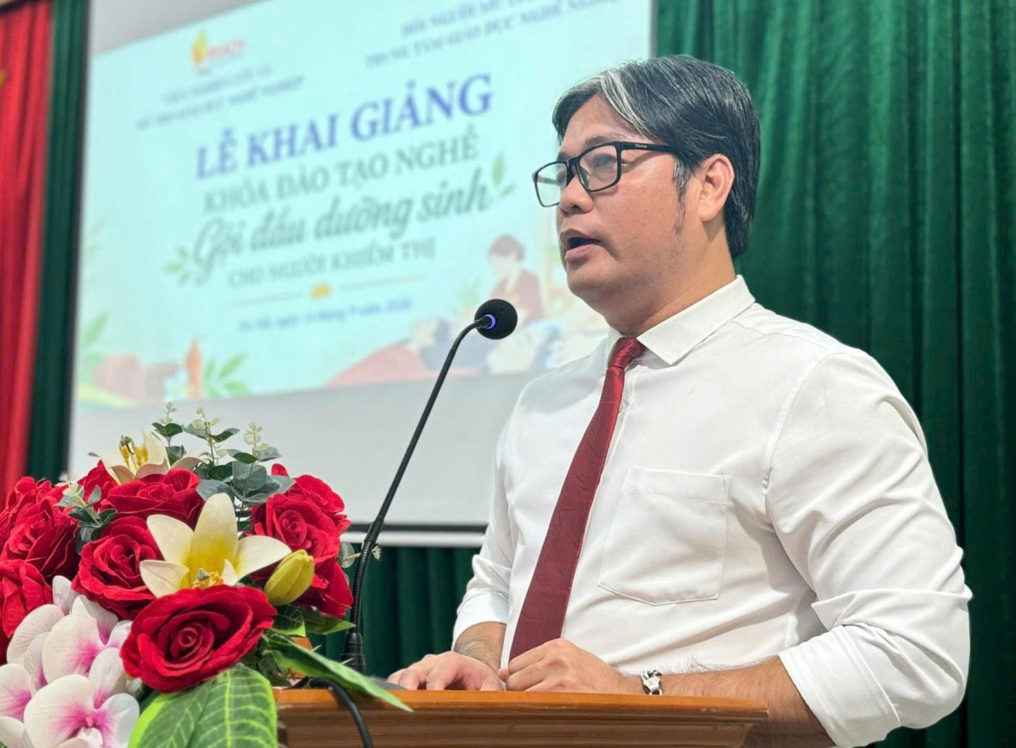 Khi mái tóc trở thành dịch vụ công: Làn sóng cắt tóc miễn phí cho cộng đồng yếu thế